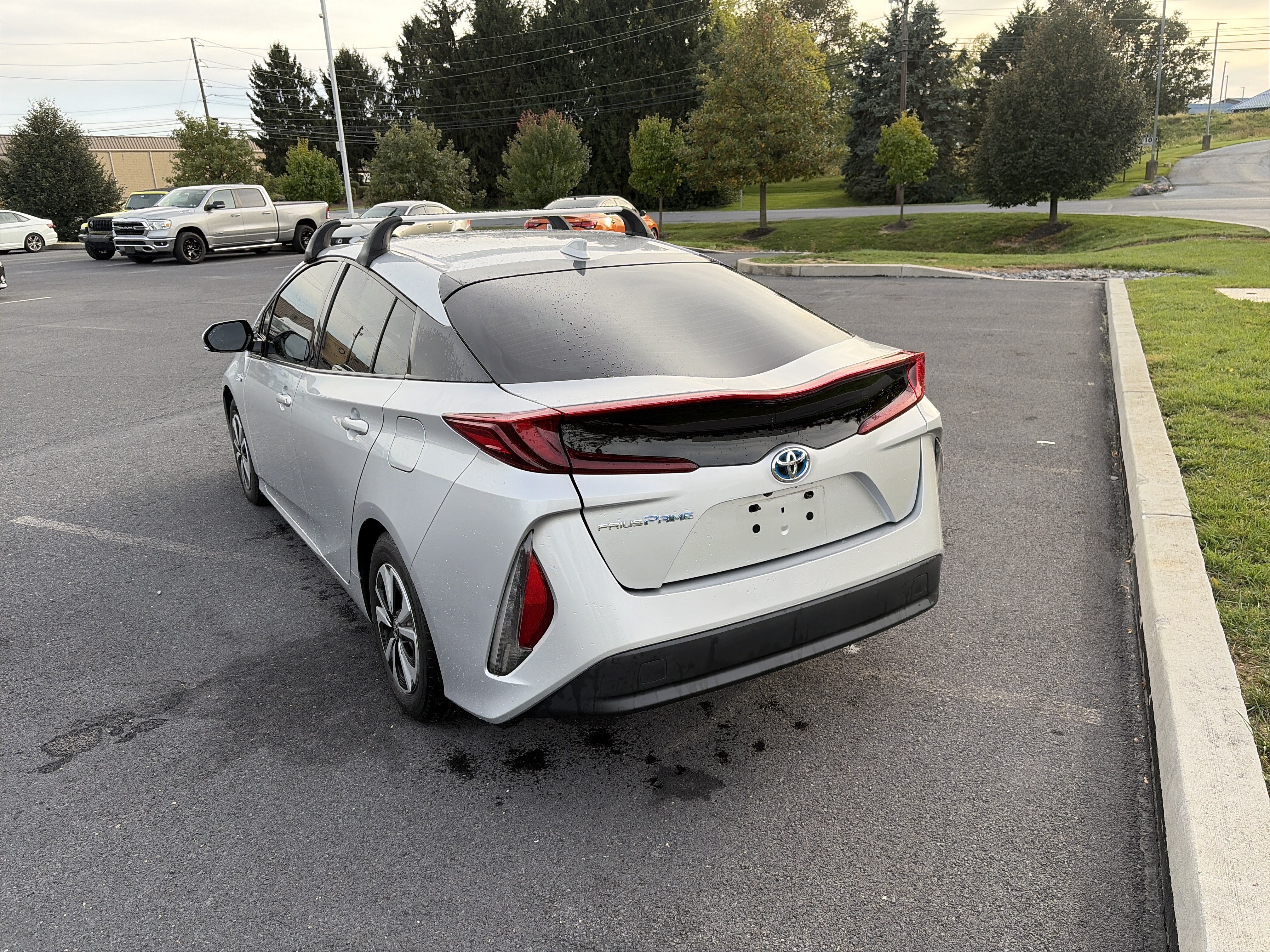 Used 2019 Toyota Prius Prime Premium FWD image 6