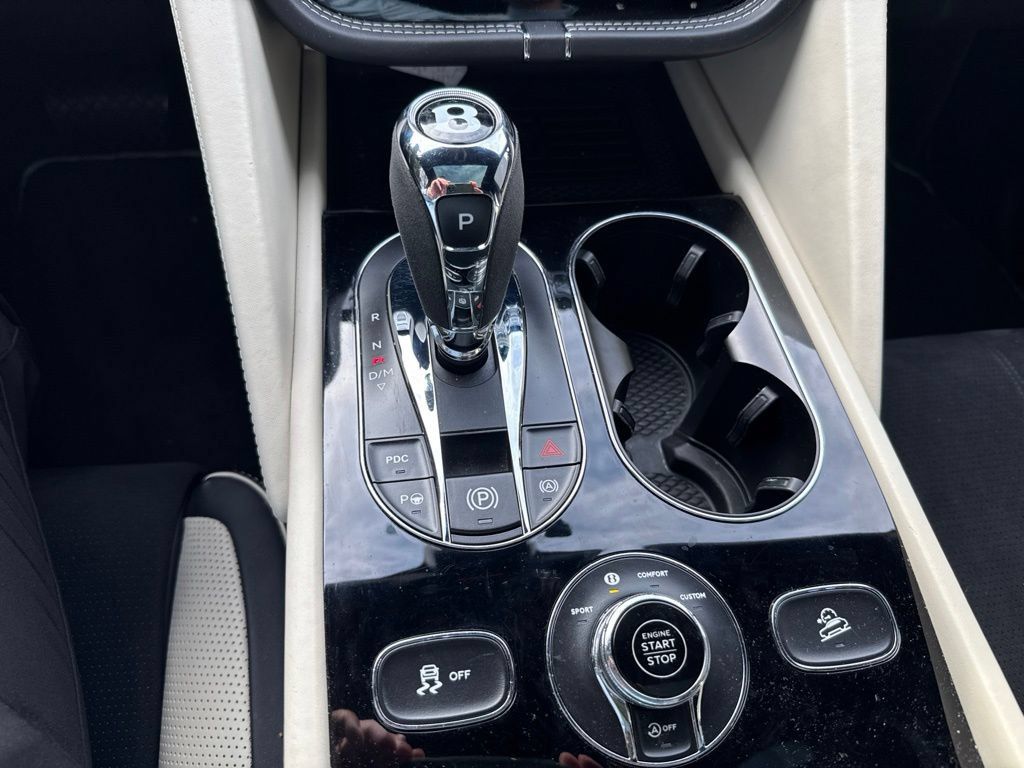 Used 2022 Bentley Bentayga AWD/4WD image 27