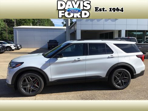 New 2026 Ford Explorer ST-Line AWD/4WD image 4