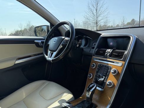 Used 2017 Volvo XC60 T6 Inscription w/ Preferred Option Package image 18