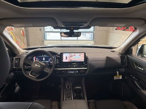 New 2026 Nissan Pathfinder Platinum image 14