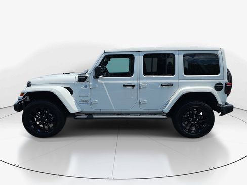 Used 2022 Jeep Wrangler Unlimited Sahara w/ Cold Weather Group AWD/4WD image 6