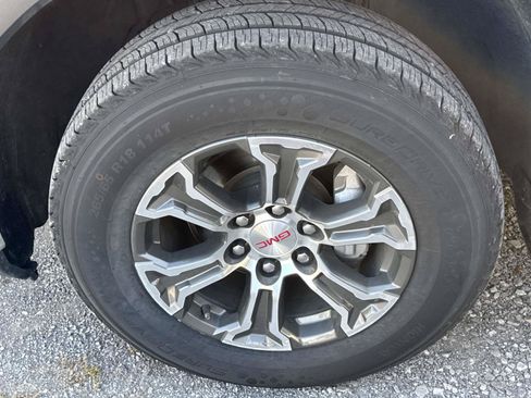 Used 2025 GMC Sierra 1500 SLT AWD/4WD image 5