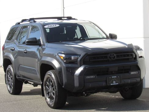 Used 2025 Toyota 4Runner SR5 AWD/4WD image 2