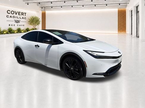 Used 2025 Toyota Prius FWD image 1