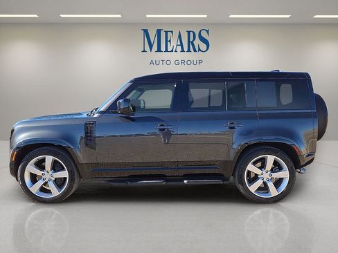 Used 2025 Land Rover Defender 110 X-Dynamic SE image 2