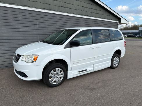 Used 2016 Dodge Grand Caravan SE w/ Quick Order Package 29E SE image 33