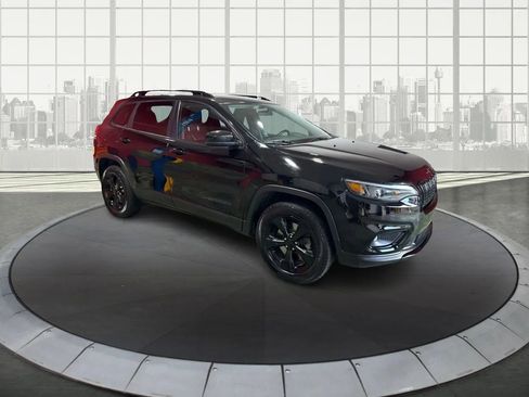 Used 2020 Jeep Cherokee Latitude image 2