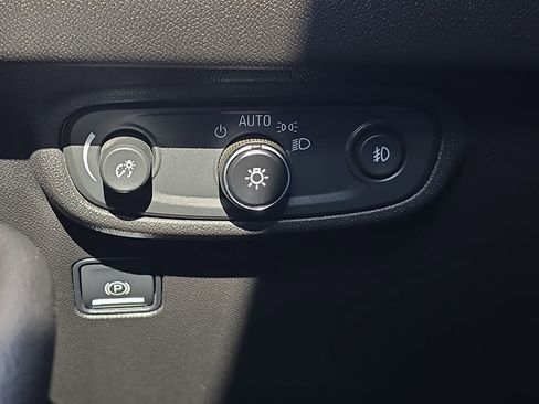 Used 2022 GMC Terrain SLT image 25