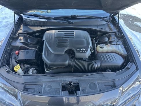 Used 2018 Chrysler 300 S w/ 300S Premium Group image 10