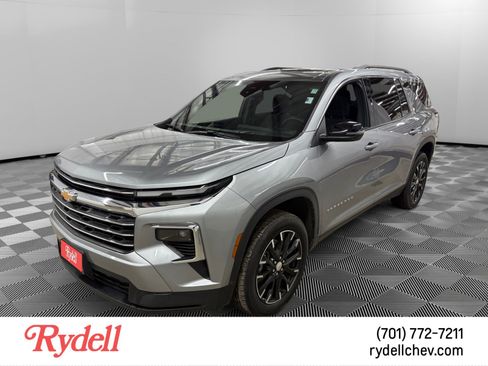 Used 2025 Chevrolet Traverse LT w/ Sun and Wheel Package image 1