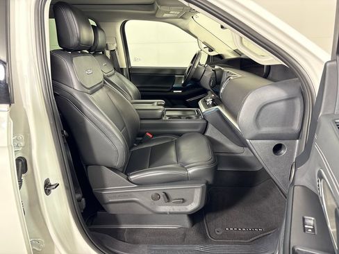 Certified 2025 Ford Expedition Platinum image 7