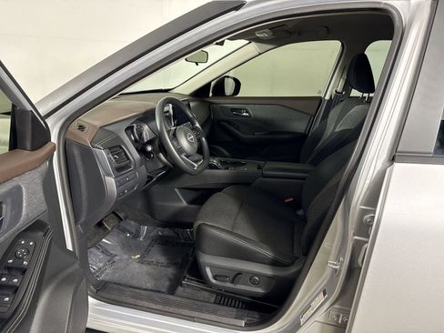 Certified 2023 Nissan Rogue SV image 4