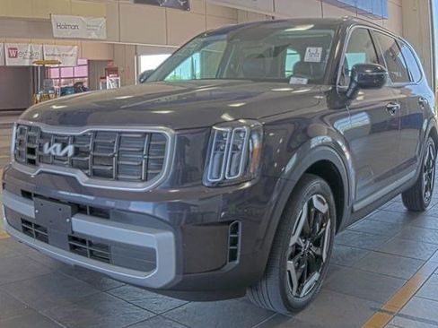 Used 2025 Kia Telluride S image 2