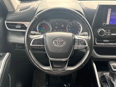 Used 2024 Toyota Highlander LE image 15