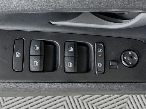 Used 2025 Hyundai Elantra SEL image 14