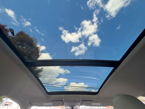 Certified 2021 Volkswagen Atlas SE w/ Panoramic Sunroof Package image 21