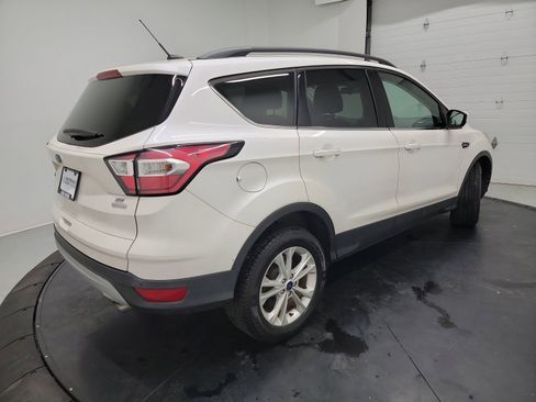 Used 2017 Ford Escape SE w/ Equipment Group 201A FWD image 9
