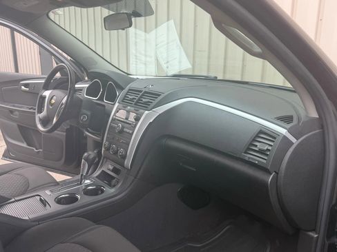 Used 2011 Chevrolet Traverse LT image 11