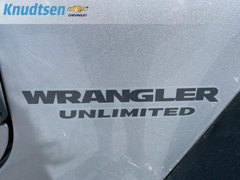 Used 2015 Jeep Wrangler Unlimited Sport w/ Power Convenience Group image 9