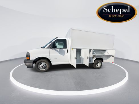 New 2026 GMC Savana 3500 w/ Power Convenience Package RWD image 4