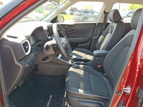 Certified 2024 Hyundai Venue Limited FWD image 13
