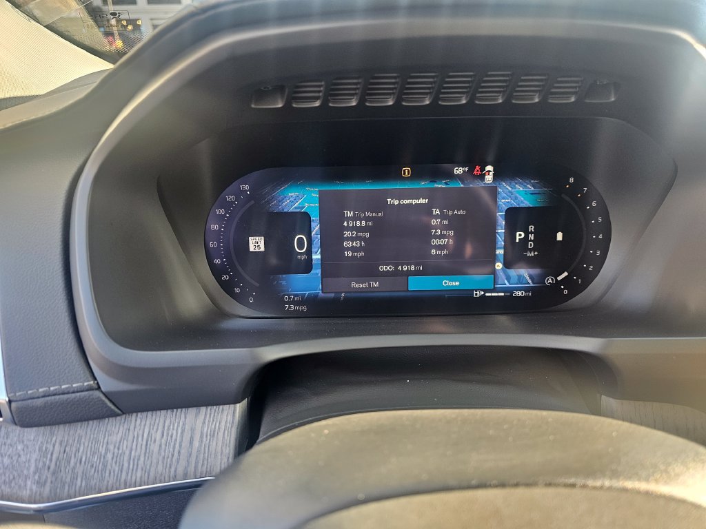 Certified 2024 Volvo XC90 B6 Ultimate w/ Protection Package Premier AWD/4WD image 37