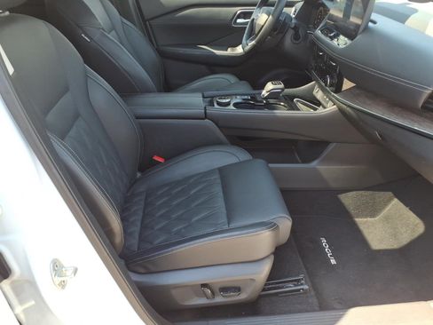 Used 2025 Nissan Rogue Platinum w/ Platinum Premium Package AWD/4WD image 7