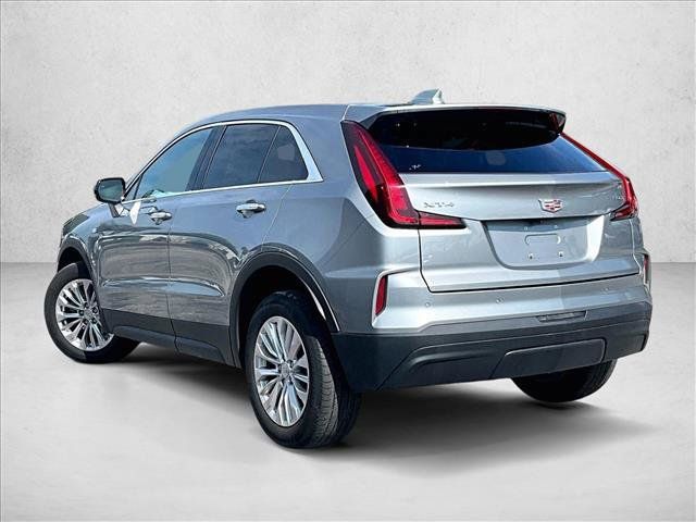 Used 2024 Cadillac XT4 Luxury w/ Cold Weather Package FWD image 13