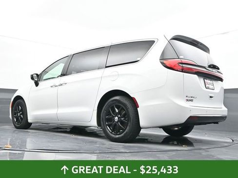 Used 2024 Chrysler Pacifica Touring-L FWD image 51