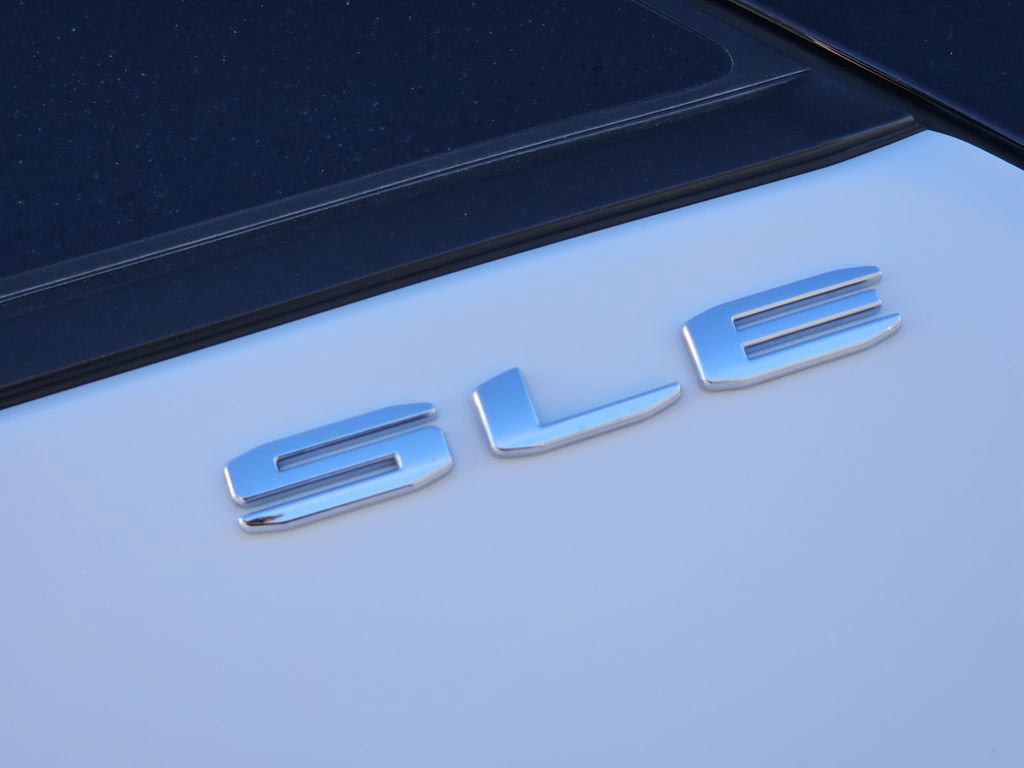 Used 2022 GMC Terrain SLE FWD image 12
