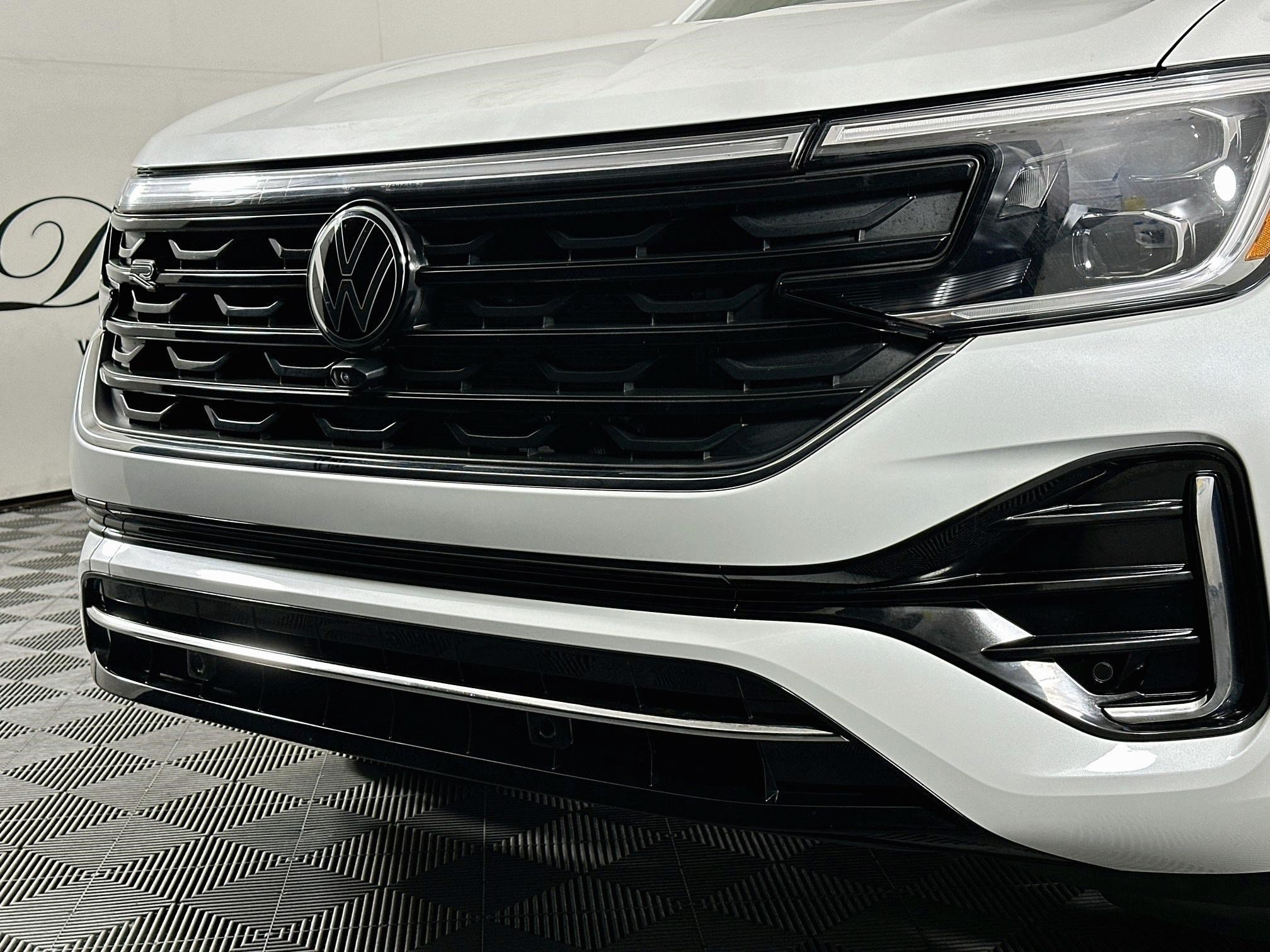Used 2025 Volkswagen Atlas SEL Premium R-Line AWD/4WD image 36