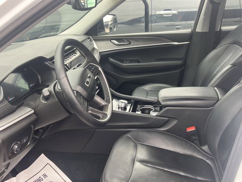 Used 2023 Jeep Grand Cherokee L Limited w/ Black Appearance Package image 21