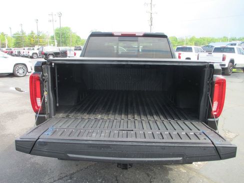 Used 2022 GMC Sierra 1500 AT4 w/ AT4 Premium Package AWD/4WD image 9