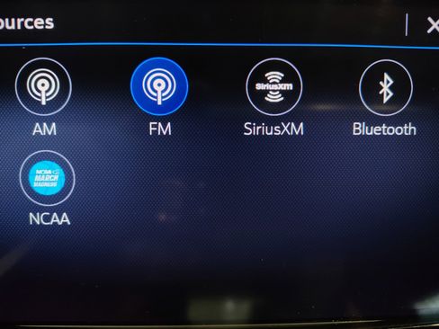 Used 2020 Buick Enclave Essence image 18