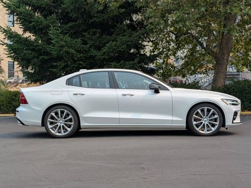 Used 2021 Volvo S60 T5 Momentum w/ Advanced Package AWD/4WD image 8