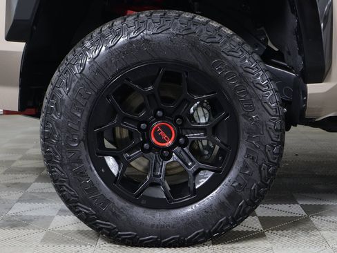 Used 2025 Toyota Tacoma TRD Pro image 25