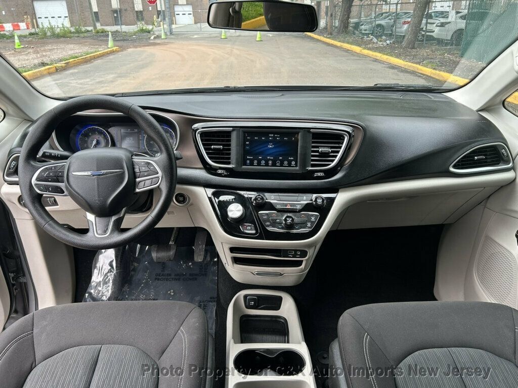 Used 2020 Chrysler Voyager L FWD image 38