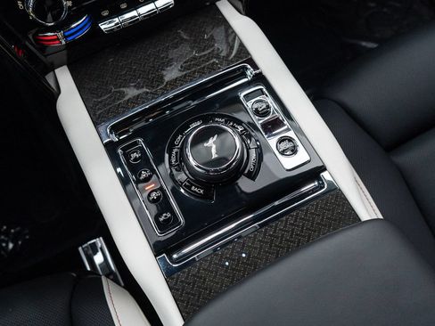 Certified 2023 Rolls-Royce Cullinan Black Badge w/ Driver's Package AWD/4WD image 40