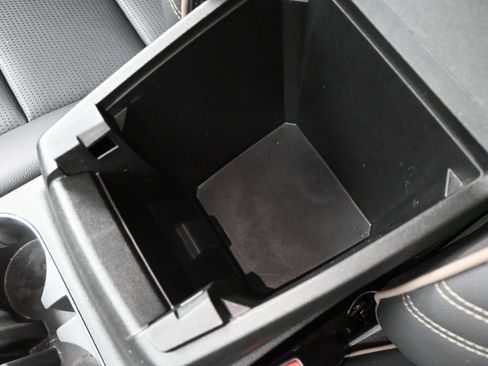 Used 2024 GMC Canyon Denali image 39