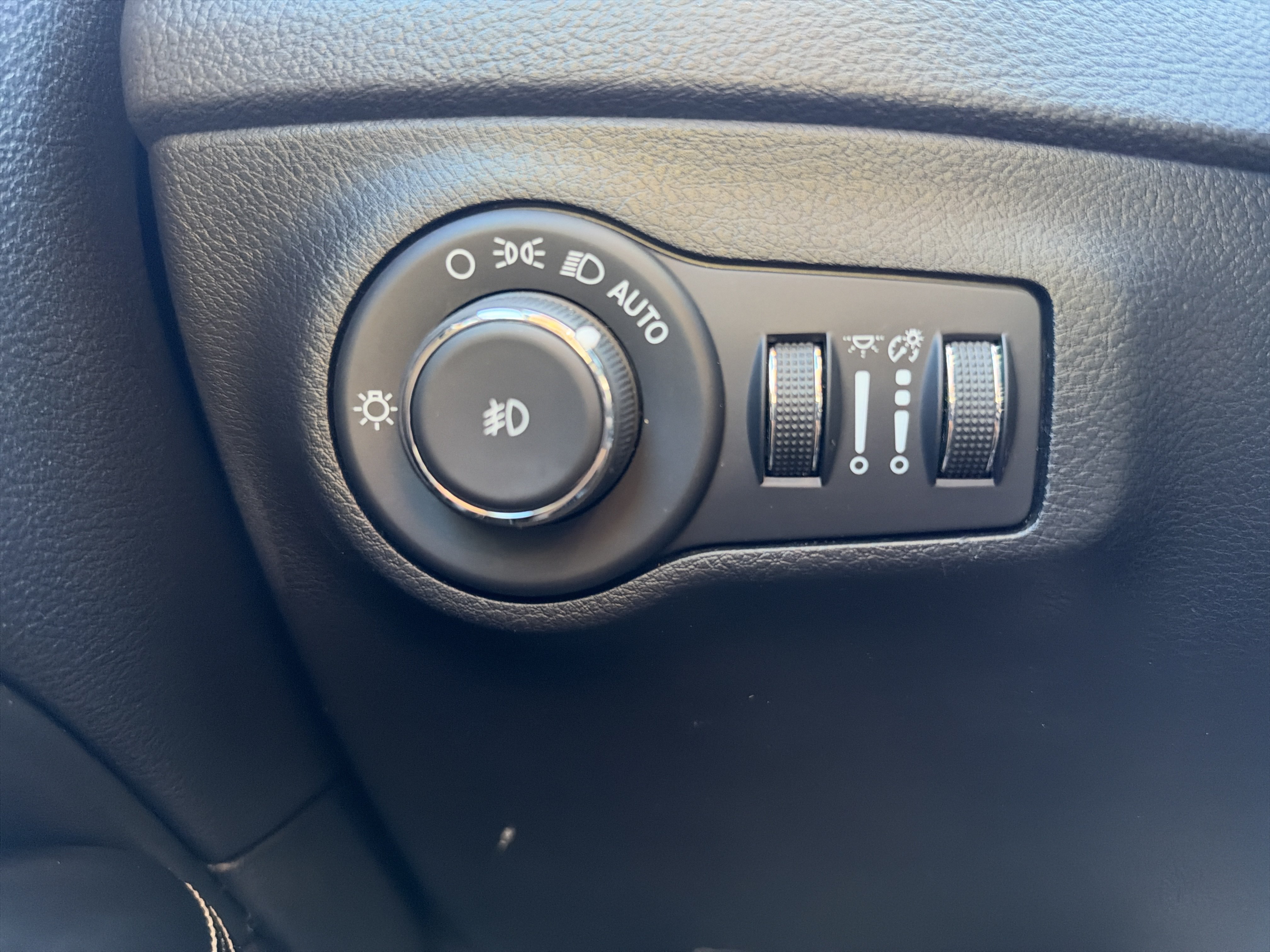 Used 2021 Jeep Compass Latitude AWD/4WD image 26