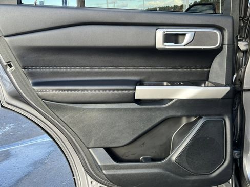 Certified 2022 Ford Explorer XLT w/ Equipment Group 202A image 36