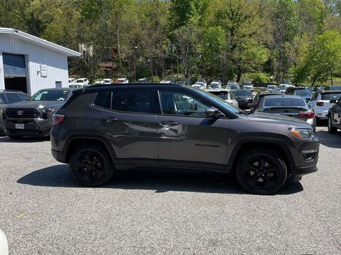 Used 2020 Jeep Compass Latitude AWD/4WD image 6