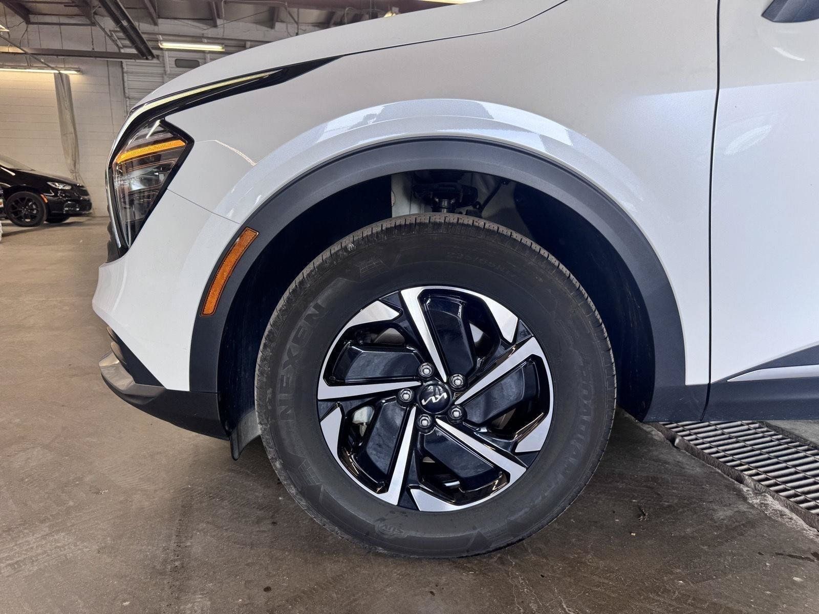 Certified 2025 Kia Sportage LX AWD/4WD image 39