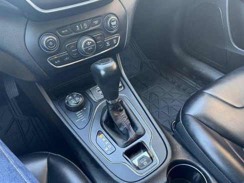 Used 2019 Jeep Cherokee Trailhawk w/ Comfort/Convenience Group AWD/4WD image 24