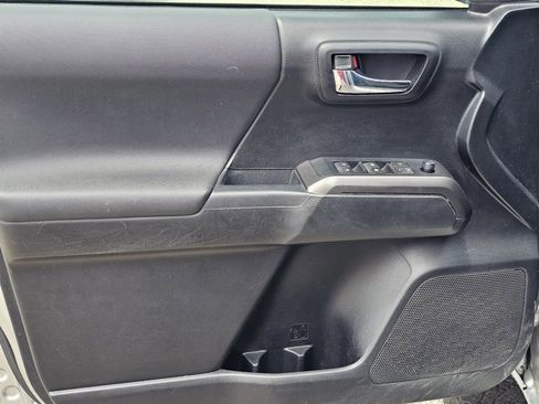 Used 2022 Toyota Tacoma TRD Off-Road RWD image 15