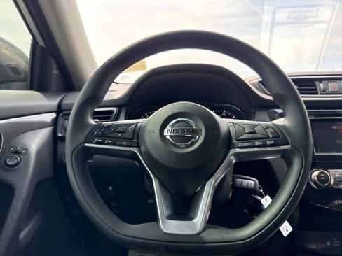 Used 2018 Nissan Rogue S FWD image 17