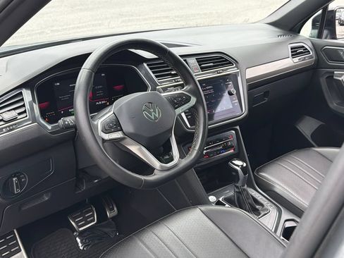 Used 2023 Volkswagen Tiguan SE R-Line FWD image 17