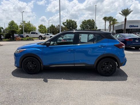 Used 2023 Nissan Kicks SR w/ SR Premium Package FWD image 2