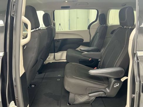 Used 2023 Chrysler Voyager LX FWD image 22